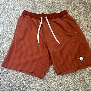 Men’s Vuori kore shorts. Orange w/liner sized medium 7.5